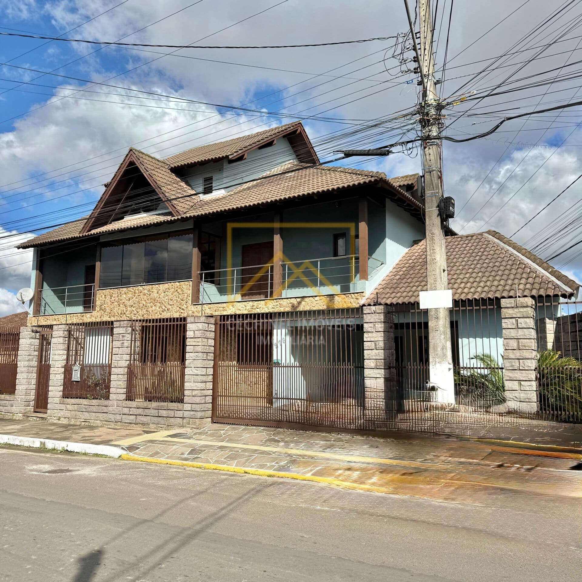 Sobrado em Cachoeirinha - Vila Carlos Antônio Wilkens