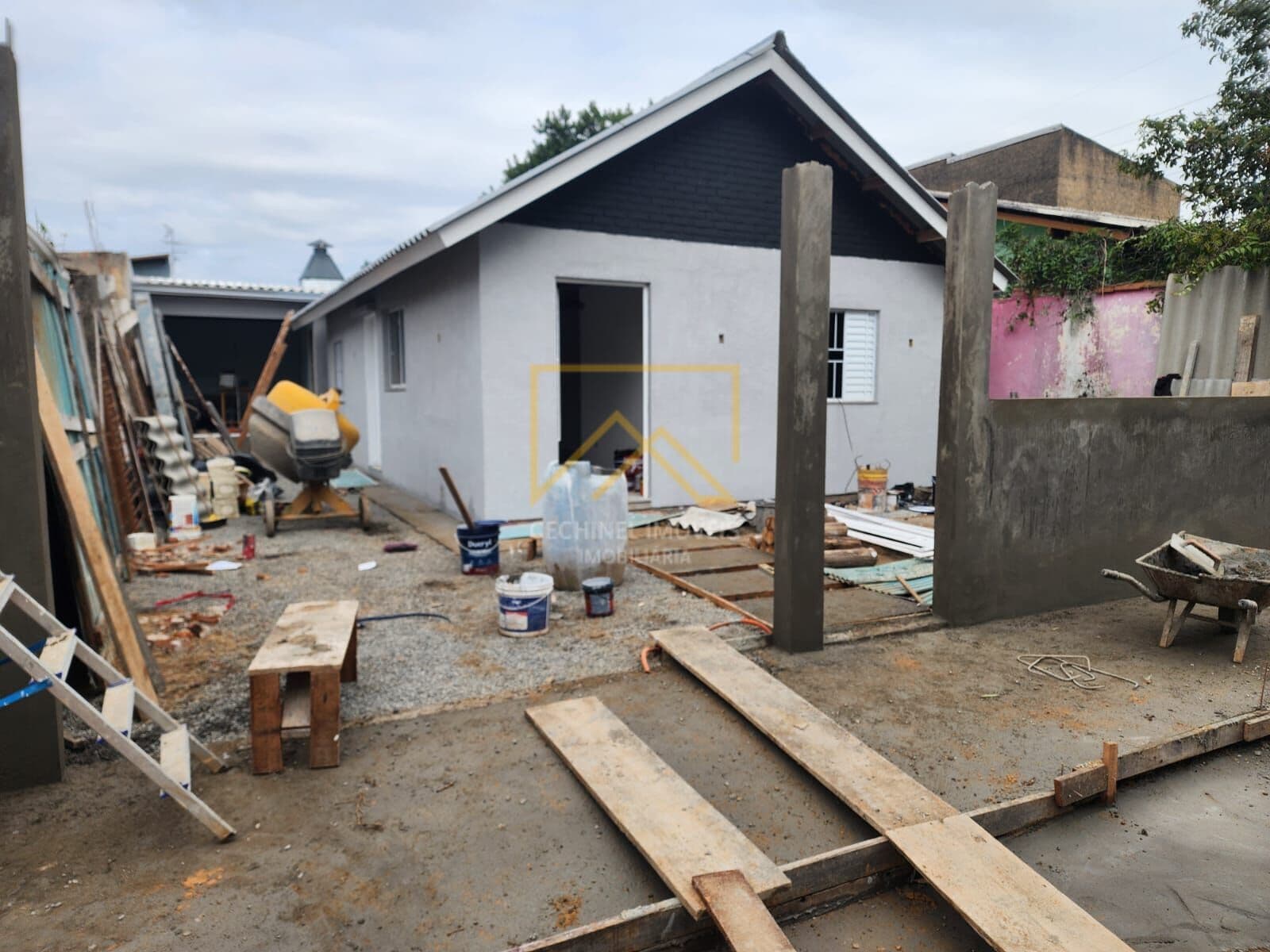 Casa em Cachoeirinha - COHAB