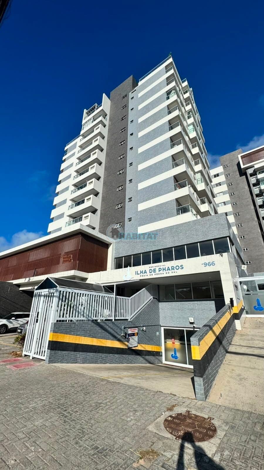 Excelente apartamento de 1/4 com suíte enfrente a praia de Itapoâ