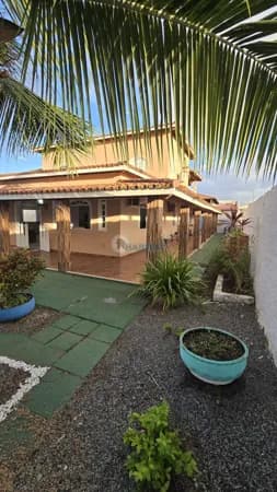 Casa de 5/4 com suíte e closset à Venda em Arembepe – Litoral Norte