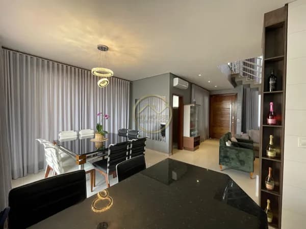 Sobrado de Alto Padrão 262m² no Golden Park I - PORTEIRA FECHADA Completa - 3 Suítes, Piscina e Jacuzzi