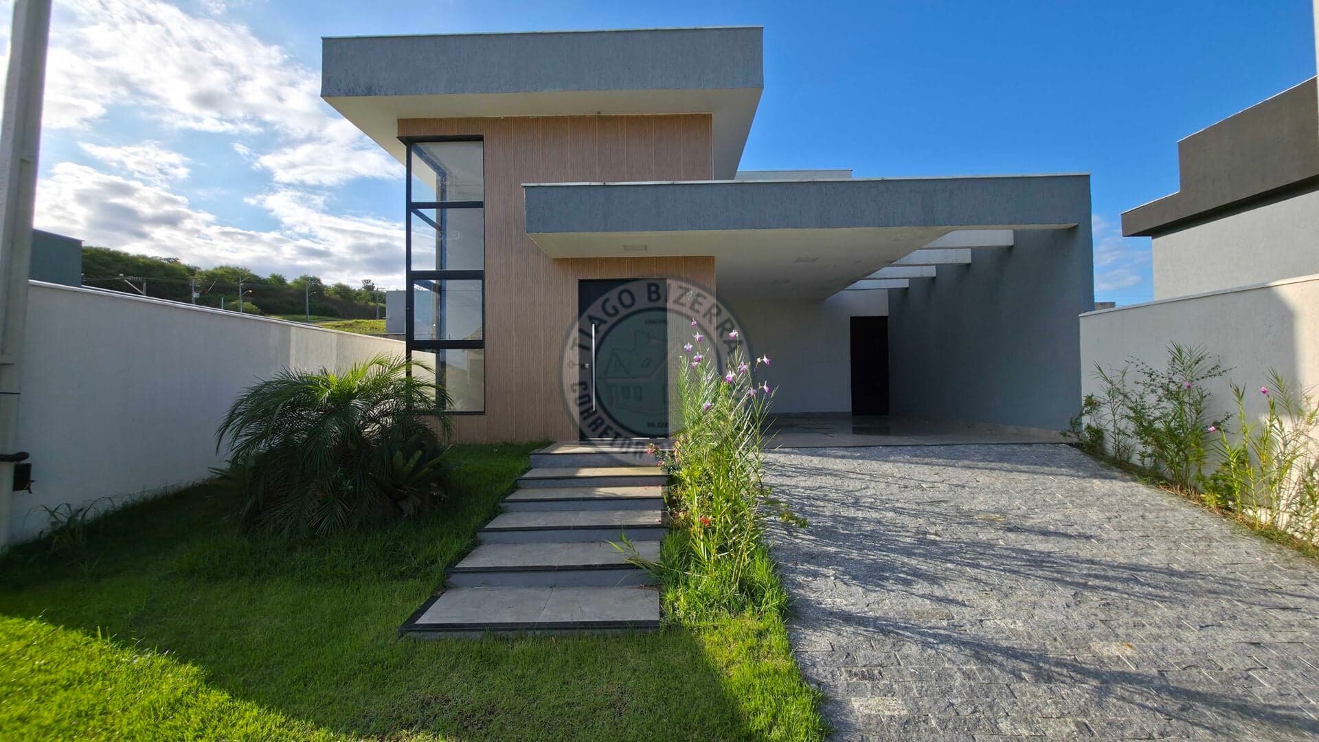 Casa moderna no Condomínio Vitória dos Anjos 2