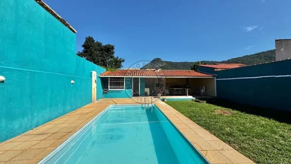 Excelente Casa com Piscina e Área Gourmet em São Bento da Lagoa – Itaipuaçu