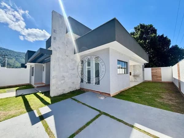 Casa com Piscina à Venda em São Bento da Lagoa – Conforto, Sofisticação e Excelente Localização