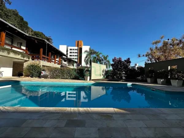 Casa Sobrado de Alto Padrão à Venda Semi Mobiliada – Bairro Glória por R$ 2.200.000,00