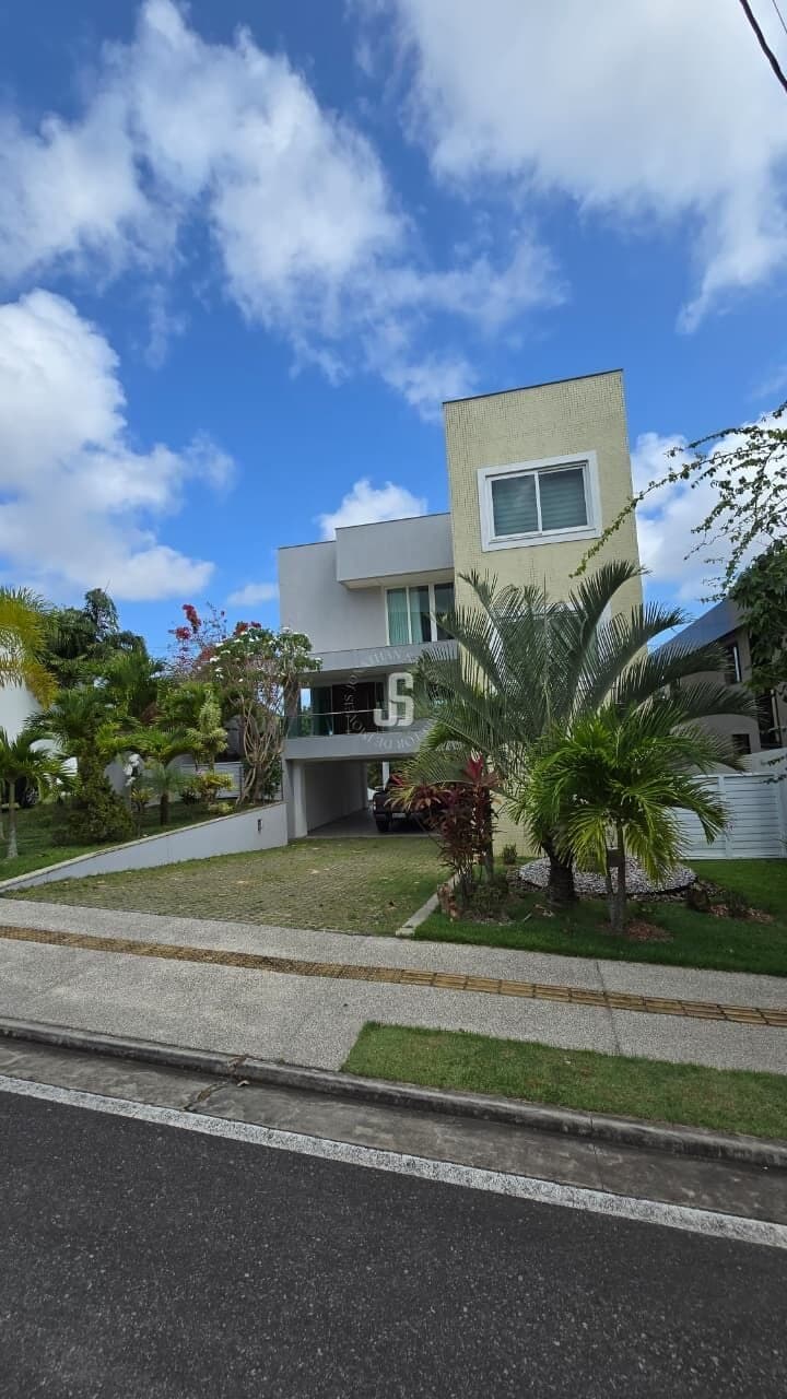 Casa à venda no Alphaville Salvador 2, 444m², 5 suítes, porteira fechada e piscina