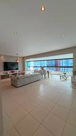 Apartamento 4 suítes à venda no Corredor da Vitória, 181m², andar alto e 3 vagas