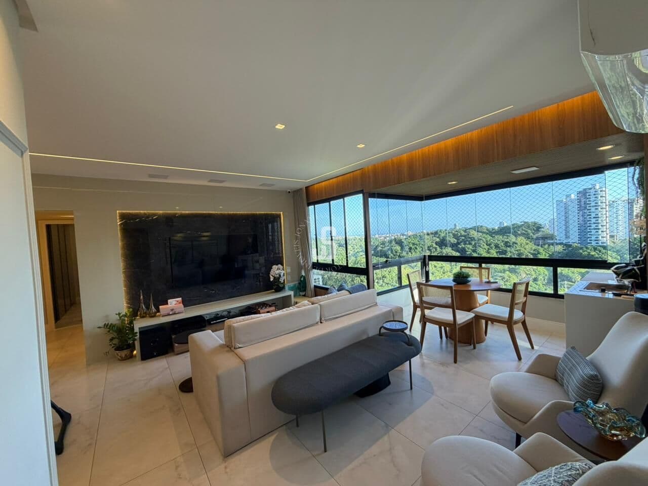 Apartamento 3 quartos à venda no Alto do Itaigara, vista mar, 120m² e depósito privativo