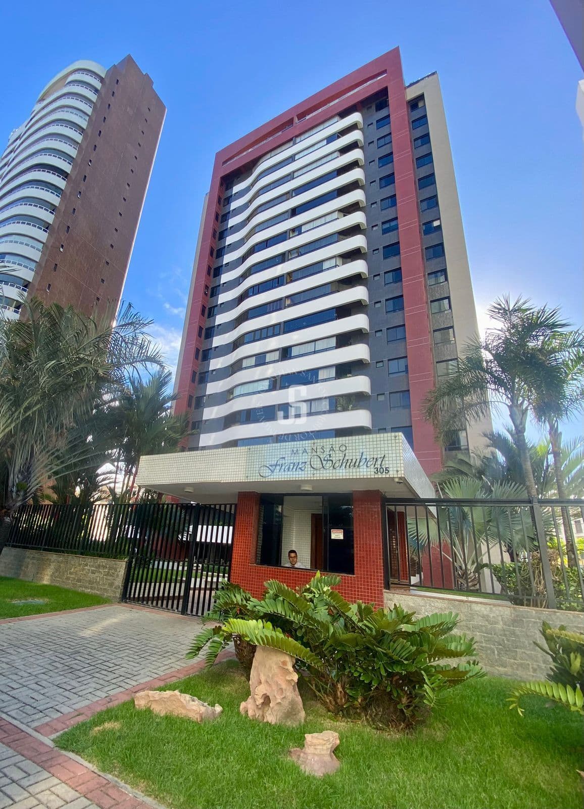 Apartamento 3 suítes à venda no Pituba Ville, vista mar, 197m² e 3 vagas
