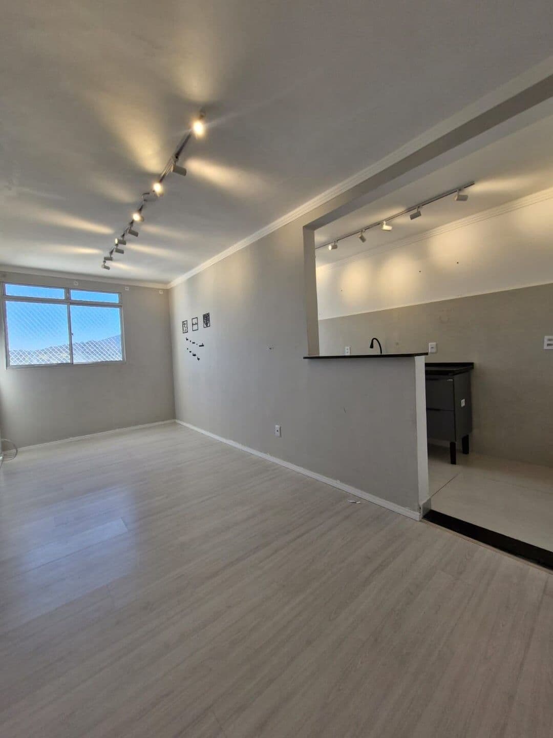 Apartamento para Alugar no Condomínio Spazio Miraflores em Mogi das Cruzes com 2 Dormitórios e 1 Suíte