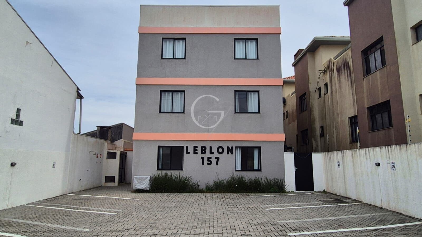 APARTAMENTO GARDEN PARA TEMPORADA – 50 METROS DO MAR | BALNEÁRIO LEBLON