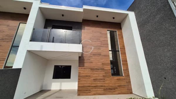 SOBRADO ALTO PADRÃO EM PRAIA DE LESTE – APENAS 200m DO MAR!