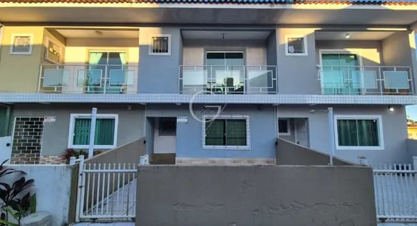 SOBRADO AVERBADO COM 02 SUÍTES A APENAS 380 METROS DO MAR – SHANGRI-LÁ