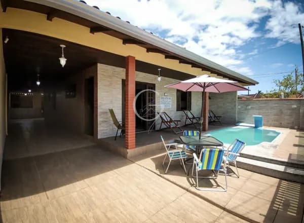 IMÓVEL COM PISCINA, EDÍCULA E 06 QUARTOS EM SANTA TEREZINHA – 500 METROS DO MAR