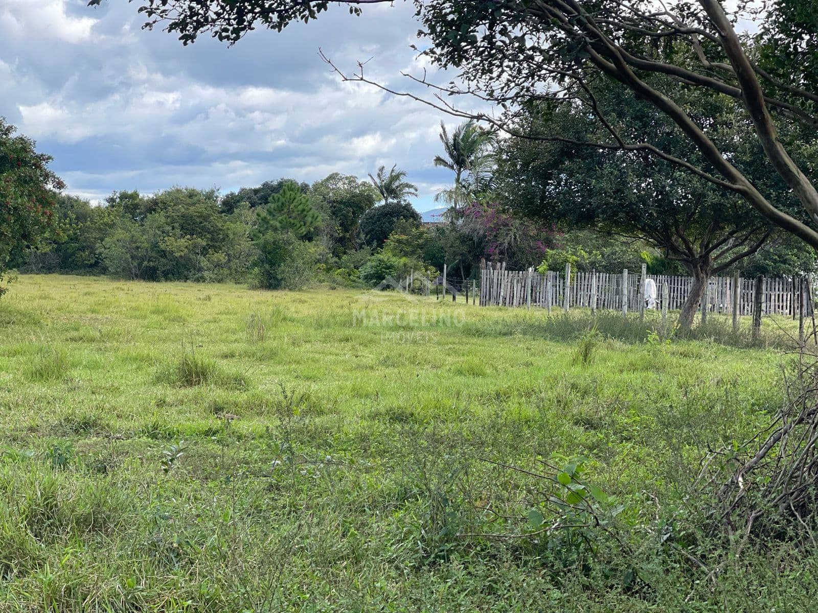 SITIO PROXIMO A LAGOA DE IBIRAQUERA - ARAÇATUBA - IMBITUBA/SC