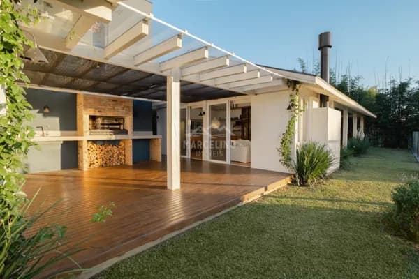 Linda Casa Próxima à Lagoa de Ibiraquera/SC