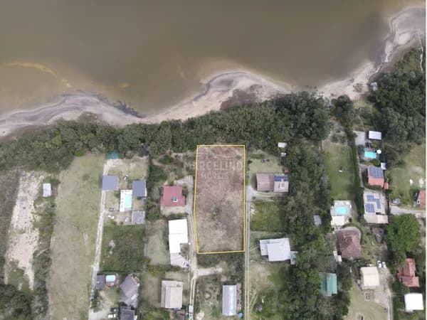 Terreno à venda com acesso para a Lagoa