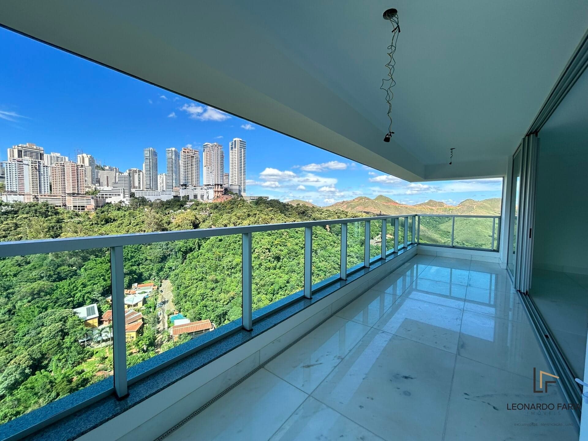 Apartamento 242m² - Vale do Sereno