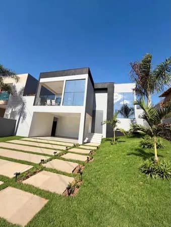 Casa de alto padrão em condomínio