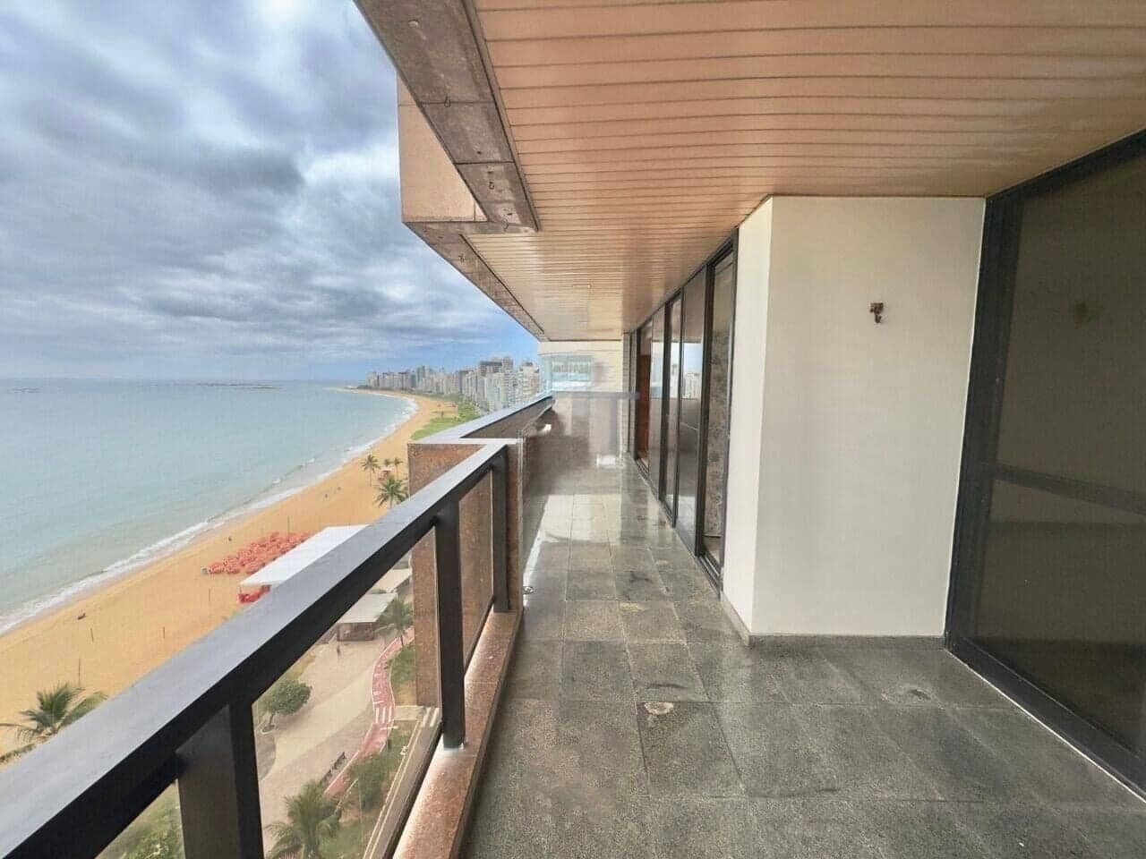 Cobertura duplex frente para o mar da Praia da Costa, 380m², 5 suítes, 4 vagas de garagem, lazer privativo