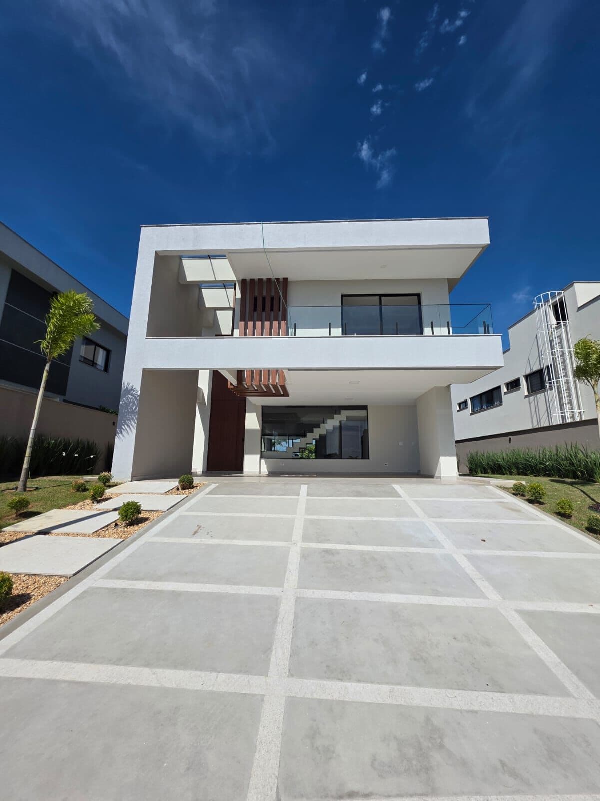 Casa duplex, reformada, 5 quartos, 4 suítes, 3 vagas