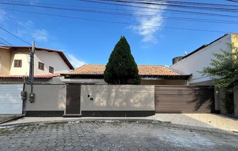 Casa Linear na Mata da Praia, porteira fechada, 4 quartos, 2 suítes, 4 vagas