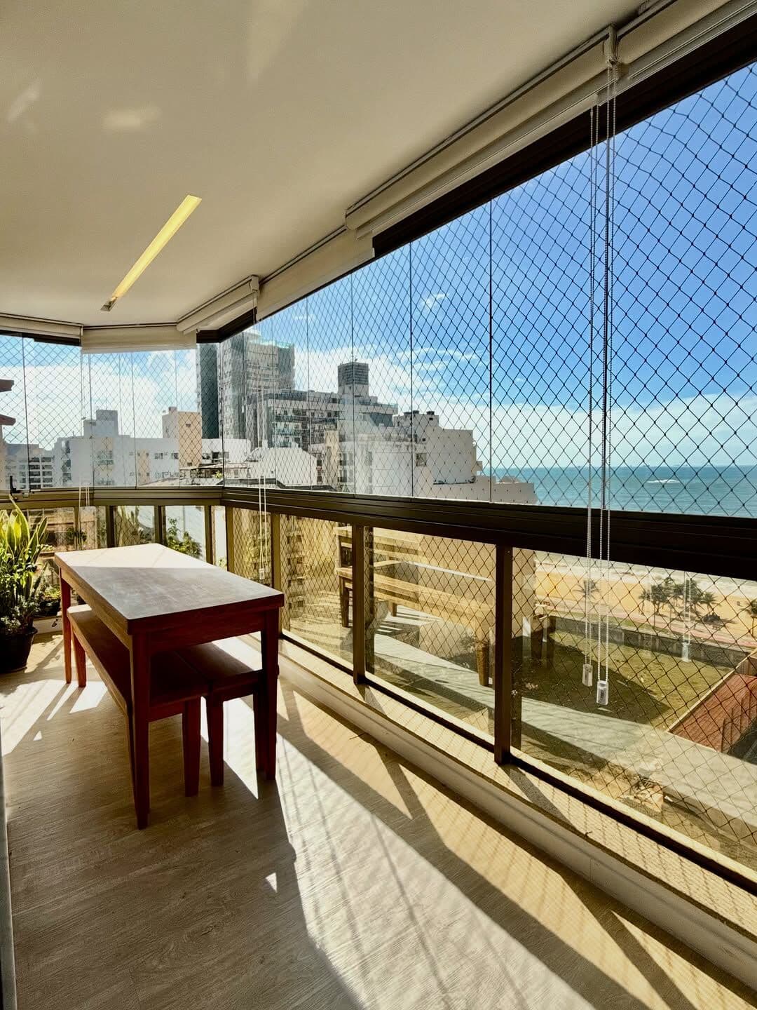 Apartamento 3 quartos, 1 suíte, 2 vagas a poucos passos da Orla de Beverly Hills