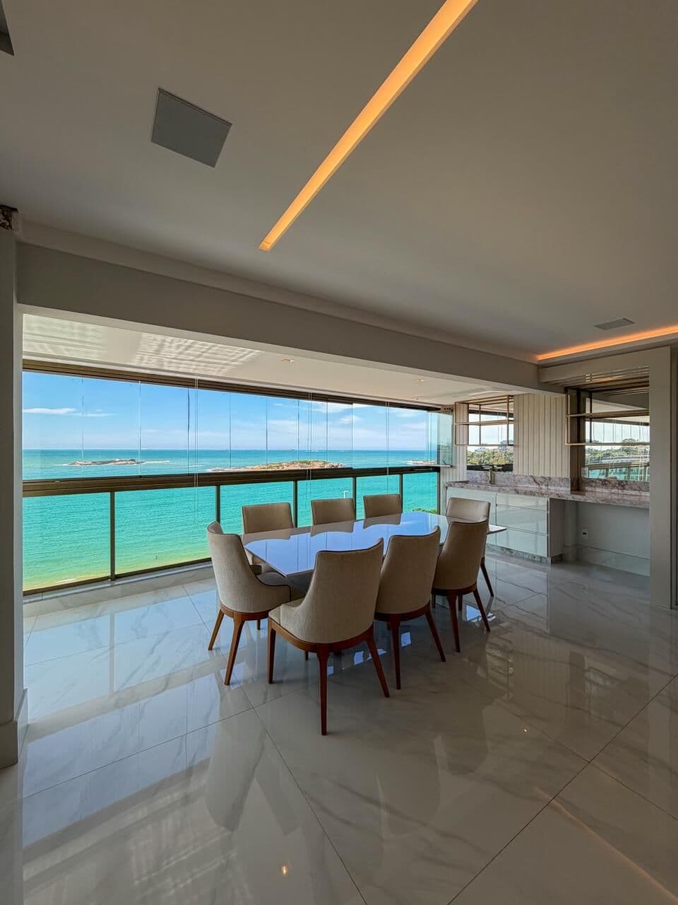 Apartamento frente para o mar, reformado, 4 quartos, 3 suítes, 329m², 4 vagas, varanda gourmet