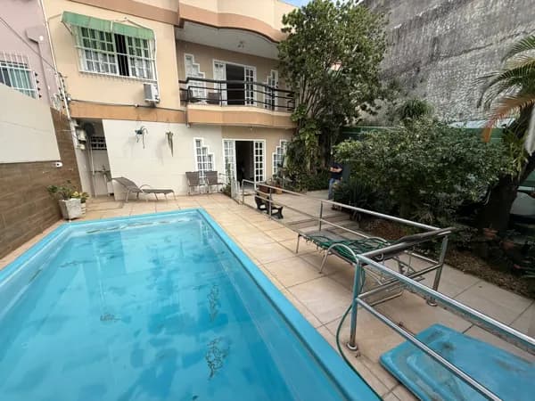 Casa Duplex 4 quartos, 2 suítes, 2 vagas de garagem