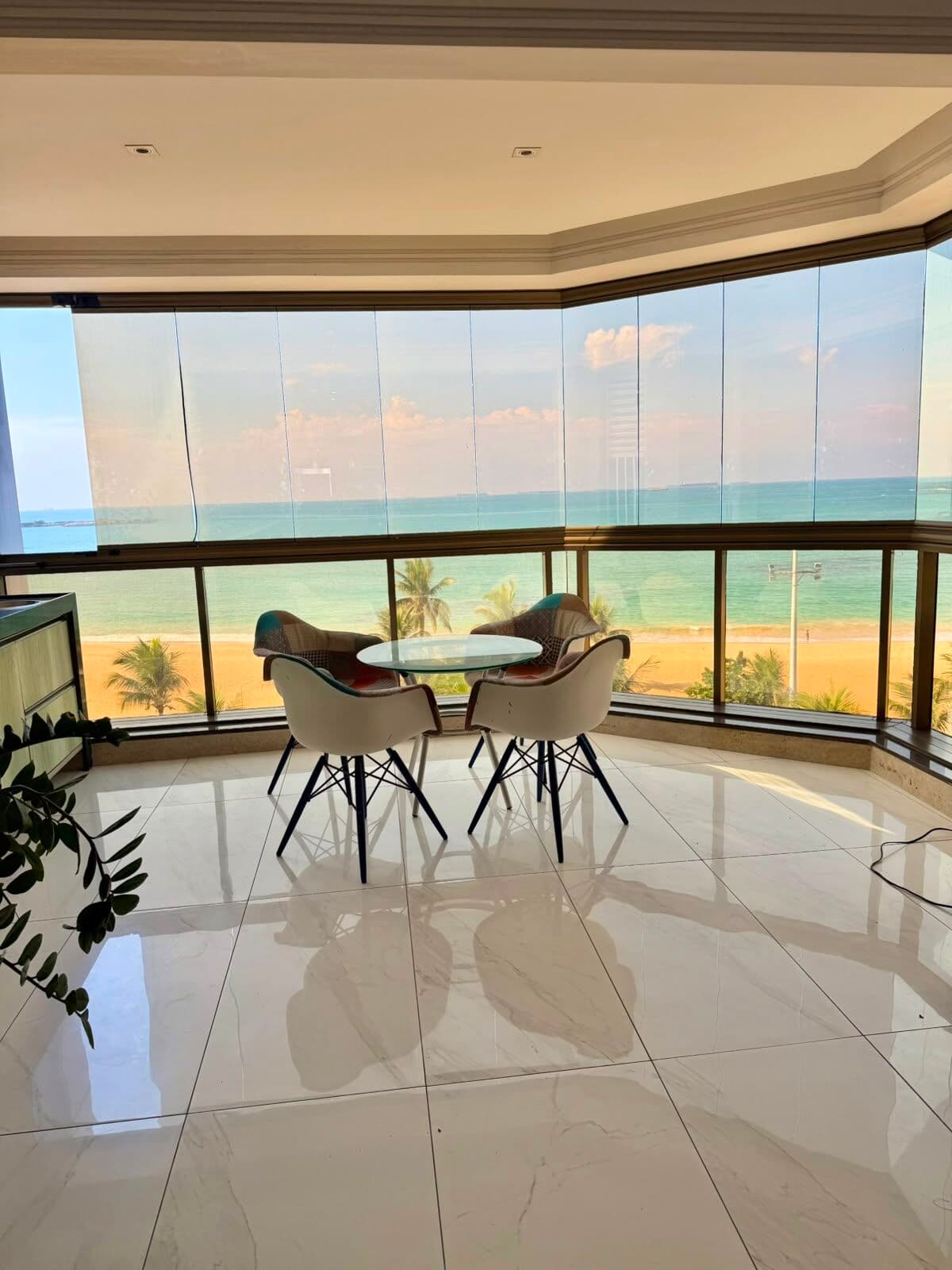 Apartamento frente para o mar da Praia da Costa, 315m², 4 quartos, 2 suítes, 2 vagas