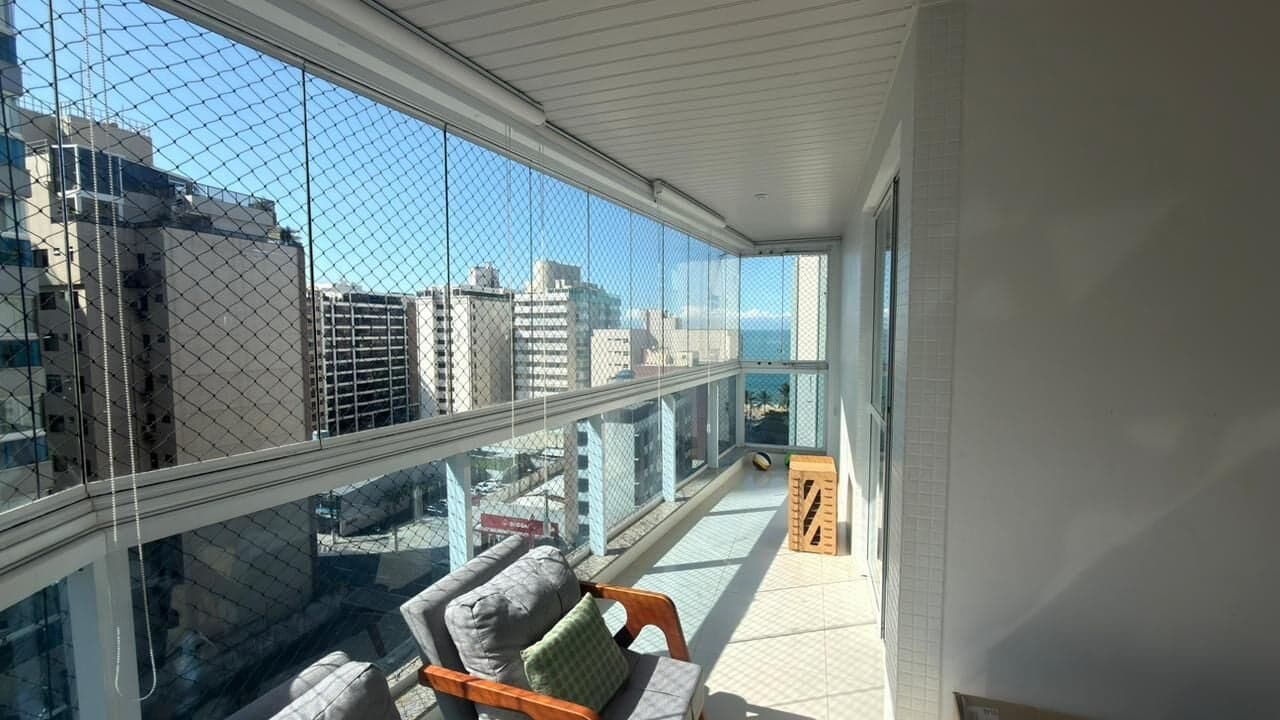 Apartamento 4 quartos em Itapuã, 2 suítes, 3 vagas e a poucos passos do mar