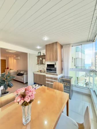 Apartamento na Praia da Costa, 130m², 3 quartos, 1 suíte, 2 vagas de garagem