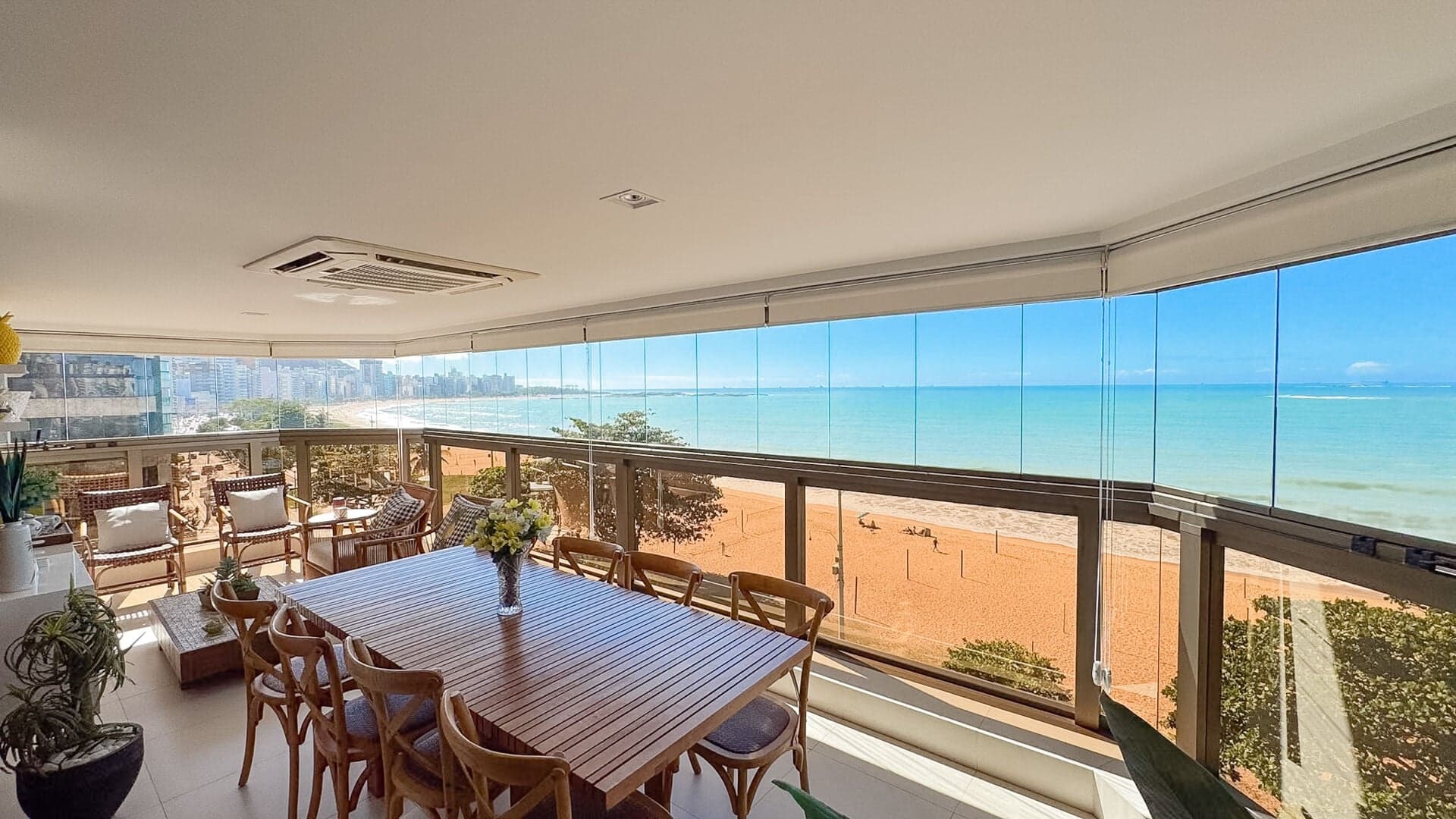 Apartamento 3 suítes, 3 vagas, frente para a mar da Praia da Costa
