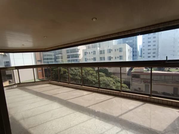 Apartamento na quadra do mar da Praia da Costa, 3 quartos, 1 suíte, 3 vagas, lazer completo