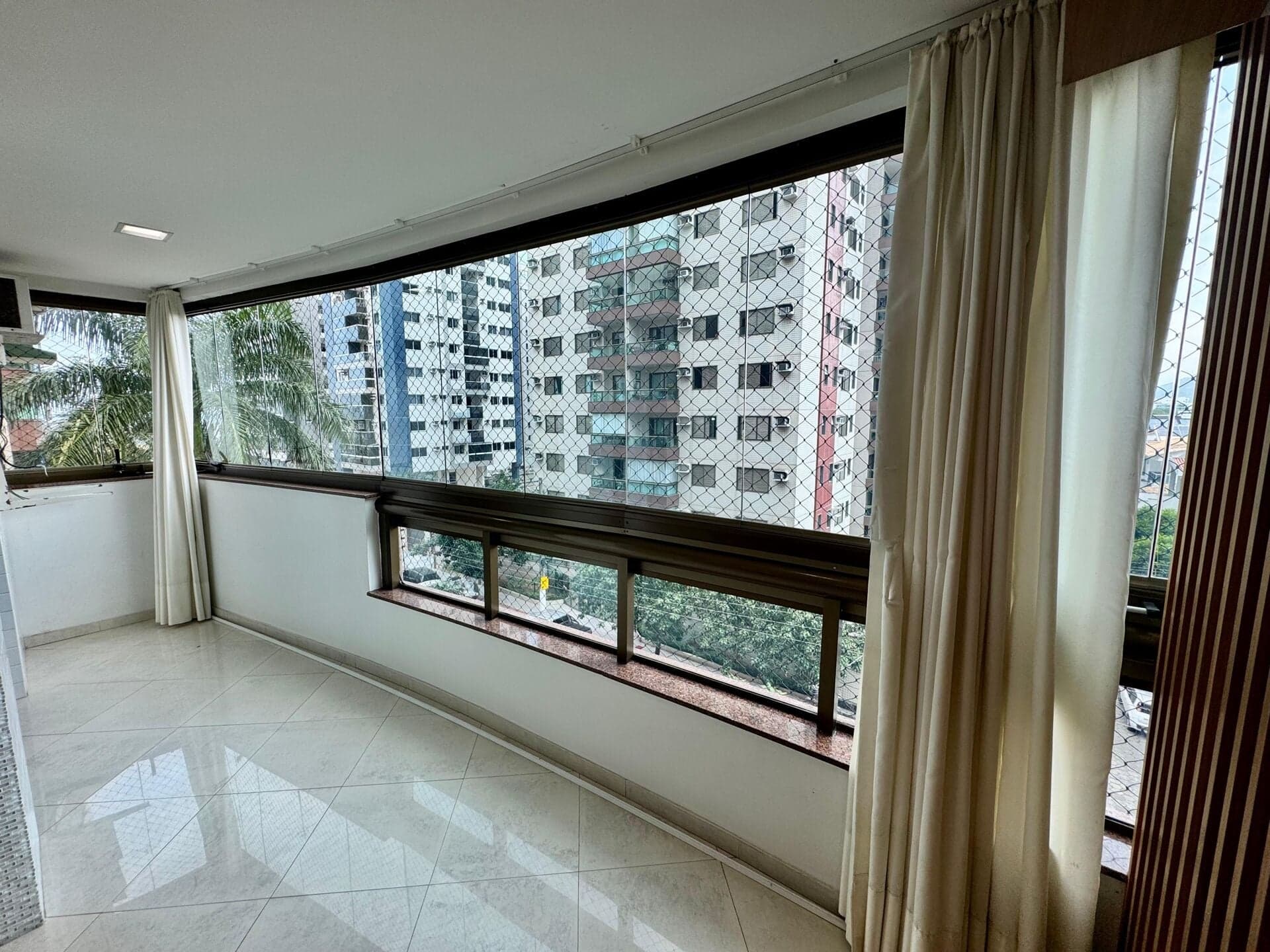 Apartamento 4 quartos, 1 suíte, 118m², 2 vagas na Mata da Praia