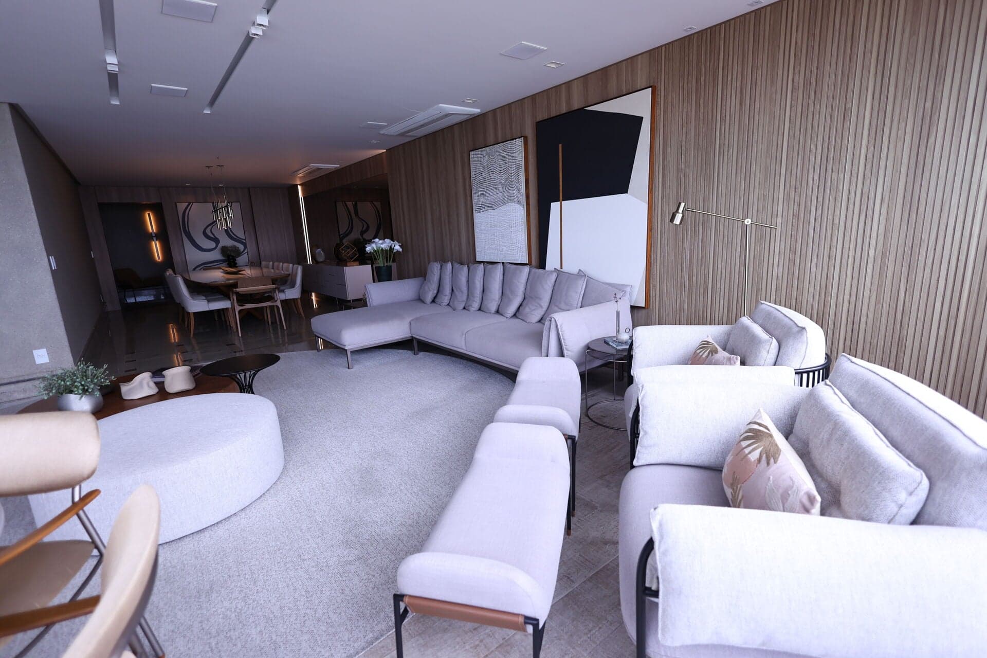 Apartamento na Praia da Costa de 3 suítes, 4 vagas de garagem, 240m²