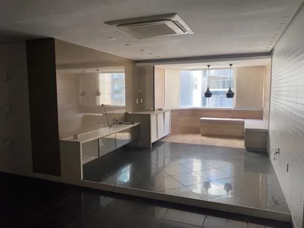 Apartamento 3 quartos, 1 suíte, 1 vaga, meia quadra na Praia de Itapuã