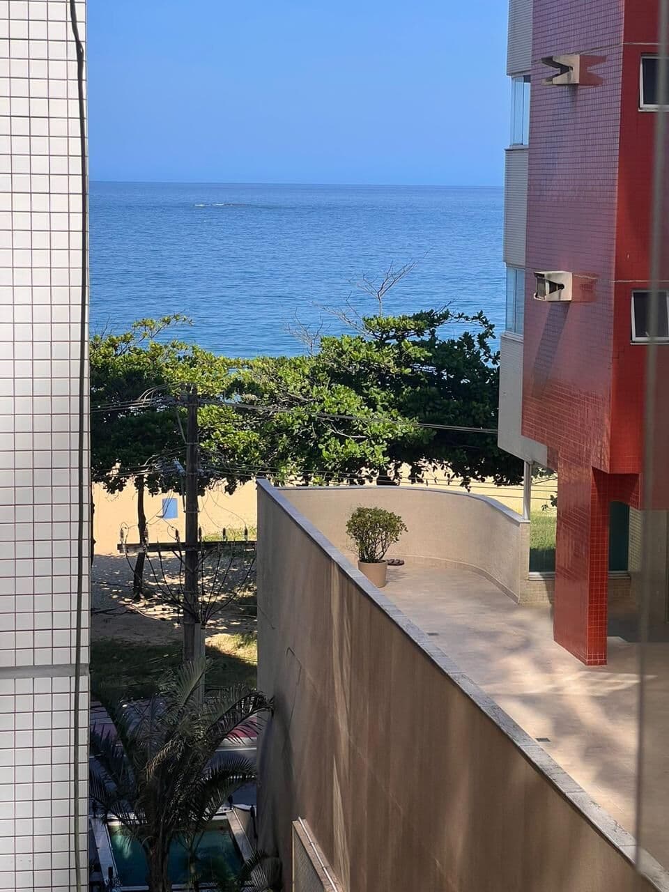 Apartamento no Prédio frente mar da Praia de Itaparica, lazer de clube, 4 quartos com 2 suítes e 3 vagas de garagem