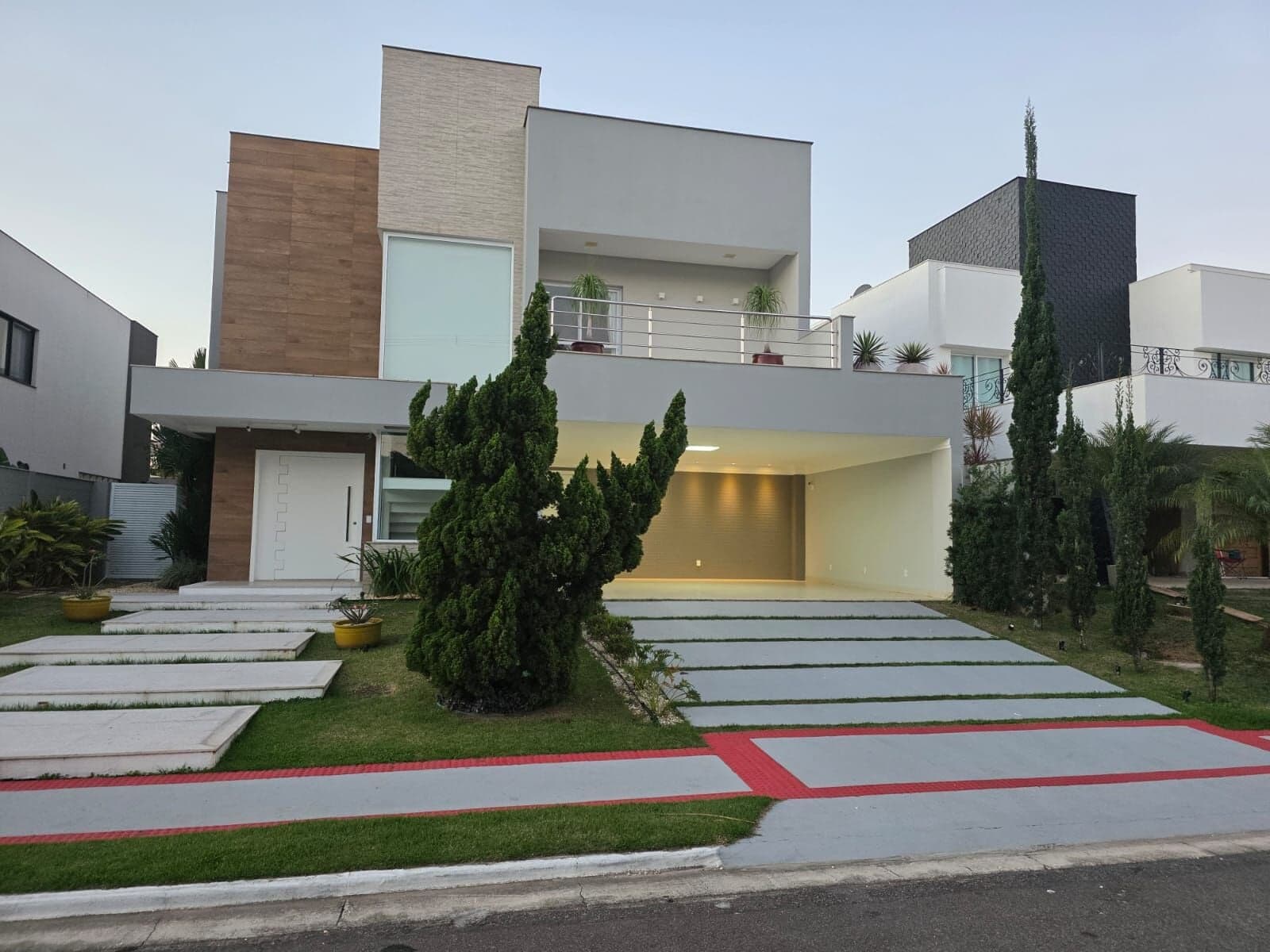 Casa Duplex, 400m², 4 suítes, 3 vagas, lazer privativo