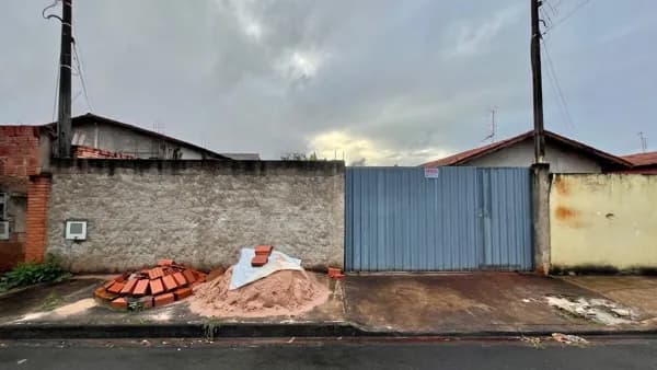 Lote/Terreno em Leme - Jardim Lívia