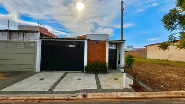 Casa em Leme - Jardim Residencial Santa Carolina
