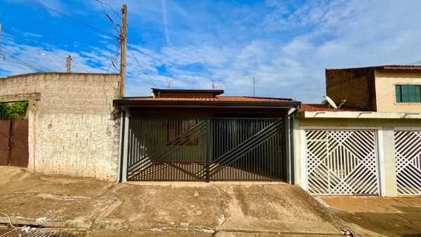 Casa em Conjunto Habitacional Victório Bonfanti, Leme/SP