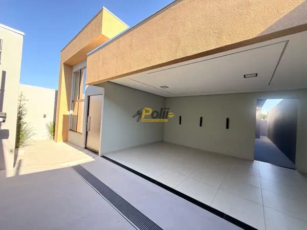 Casa com 3 quartos sendo 1 suíte com closet;