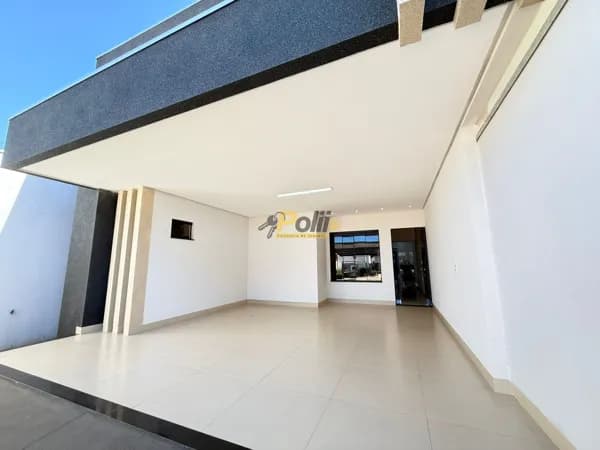 Casa com 3 quartos sendo 1 suíte com closet