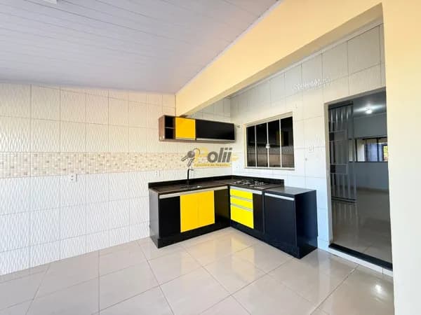 casa com 3 quartos sendo 1 suíte e piscina