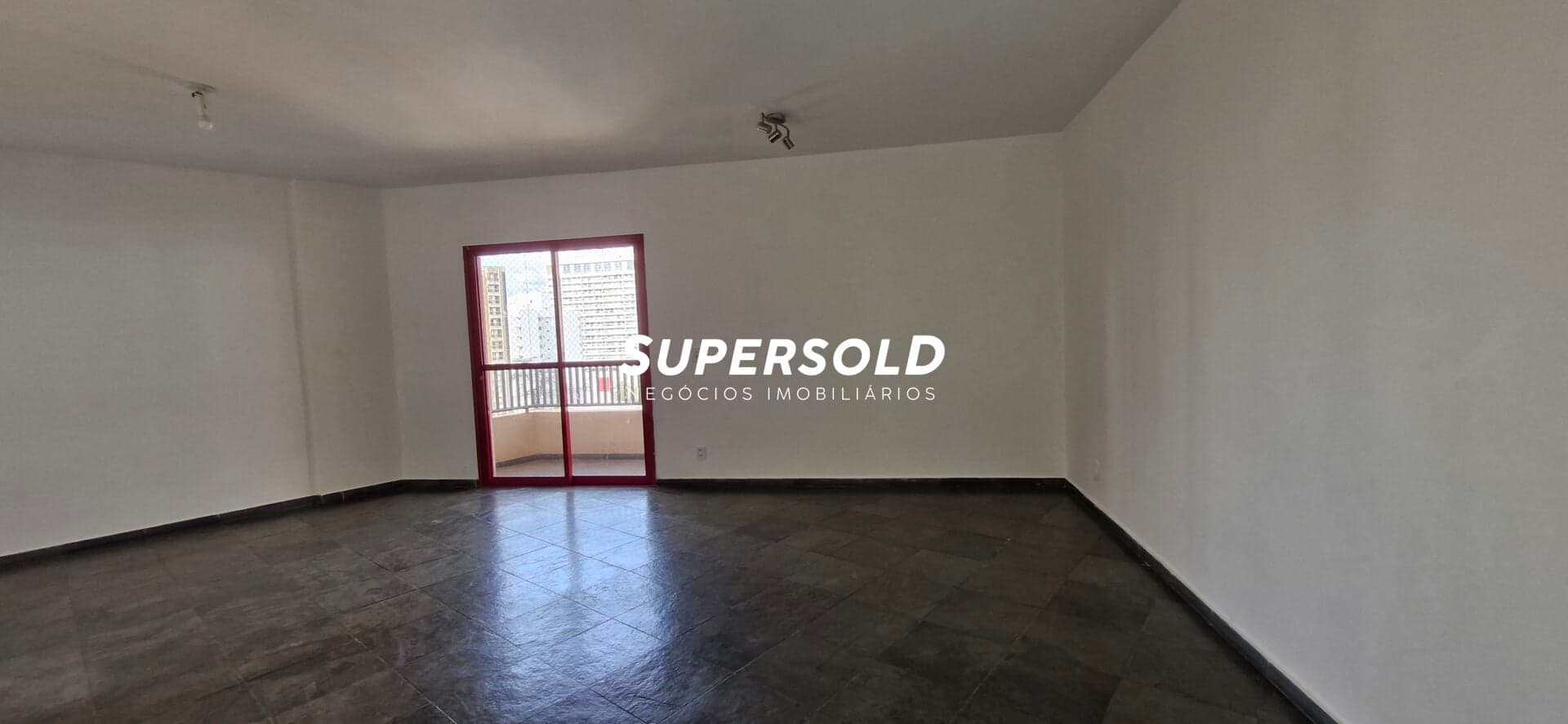 Apartamento Locação / Alugar com 171m² - 04 Dormitórios/ Quartos – Sendo 01 Suíte– R$ 2.800,00 – no bairro Vila Itapura - Campinas/SP.