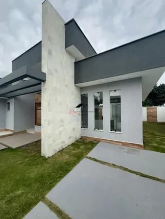 ✨🏡 VOCÊ MERECE MORAR ASSIM! 🏡✨ Imagine chegar em casa e encontrar o conforto que sempre sonhou: uma área gourmet para reunir a família, uma piscina para os dias de sol e ambientes modernos pensados para proporcionar qualidade de vida.