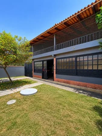 🚨 2 CASAS PELO PREÇO DE 1, A 50 METROS DA PRAIA! 🌊🏡 Você procura um imóvel com excelente potencial de valorização, espaço de sobra e localização privilegiada? Então essa oportunidade na Barra de Maricá/RJ é para você! 💰 R$ 599.000