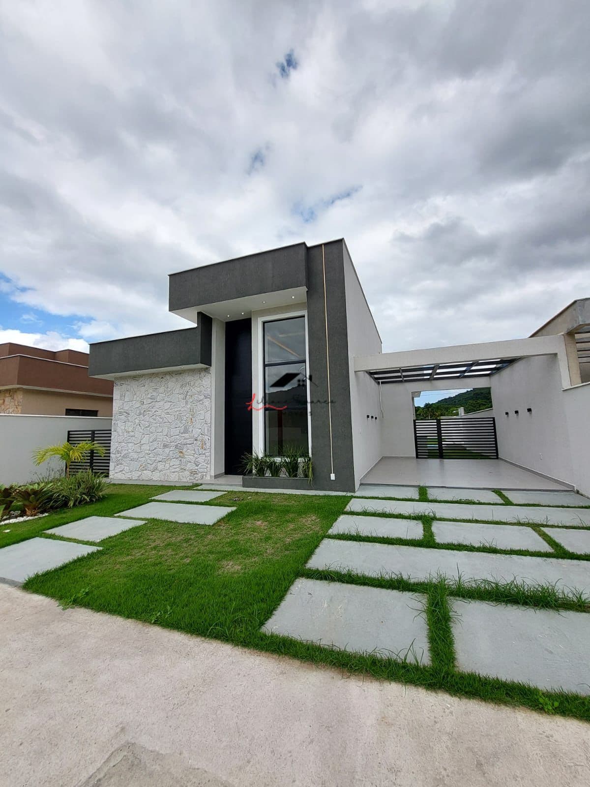 🏡✨ SUA CASA COM PISCINA EM CONDOMÍNIO FECHADO POR APENAS R$ 790 MIL! ✨🏡 Já imaginou viver com segurança, conforto e lazer completo em um dos condomínios mais procurados de Maricá?