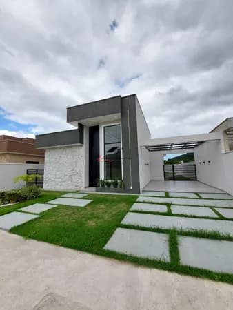 🏡✨ SUA CASA COM PISCINA EM CONDOMÍNIO FECHADO POR APENAS R$ 790 MIL! ✨🏡 Já imaginou viver com segurança, conforto e lazer completo em um dos condomínios mais procurados de Maricá?